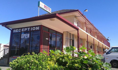 Goolgowi Highway Motel - Renee 0