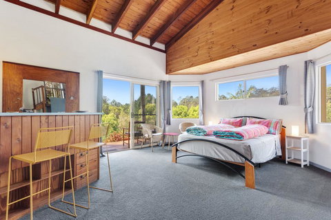 Gorgeous Mediterranean-style Hinterland Home - Qld Realsetate 1