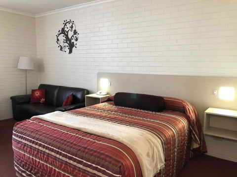 Goulburn Motor Inn - Renee 0