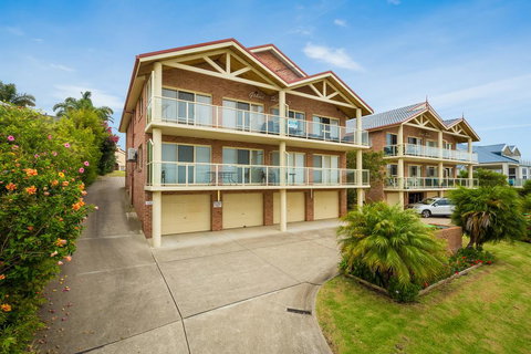 Grand Pacific 2 Unit 1 - Qld Realsetate 0