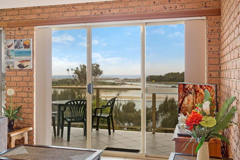 Grand Pacific 2 Unit 1 - Qld Realsetate 3