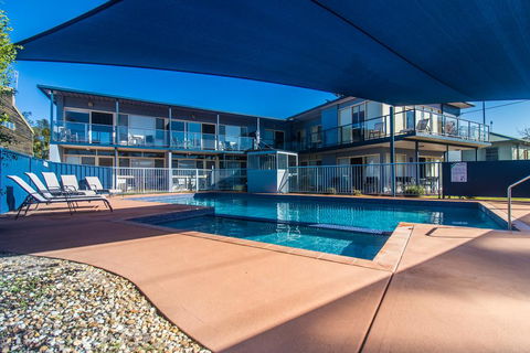 Grandeur Holiday Units - Swimm 0