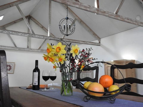 Grape Pickers Cottage - Petrol Stations 1