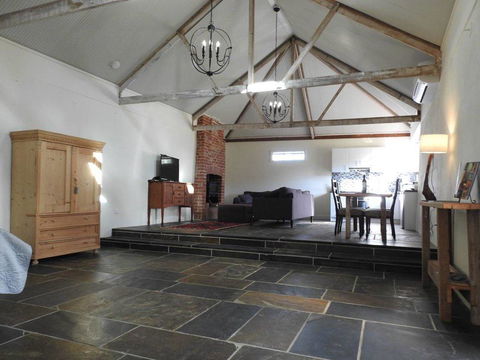 Grape Pickers Cottage - Petrol Stations 0
