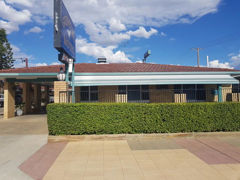 Gunsynd Motor Inn - Renee 1
