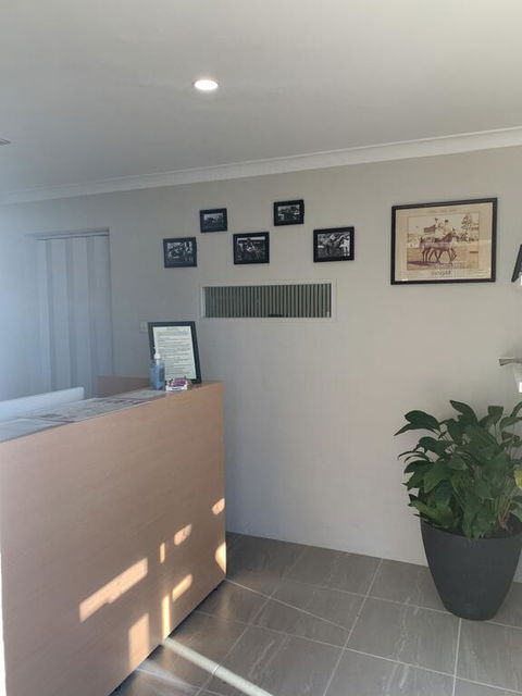 Gunsynd Motor Inn - Renee 2