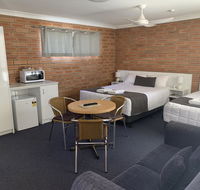 Gunsynd Motor Inn - Renee