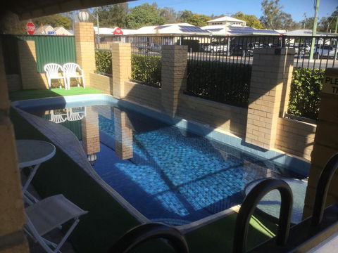Gunsynd Motor Inn - Renee 3