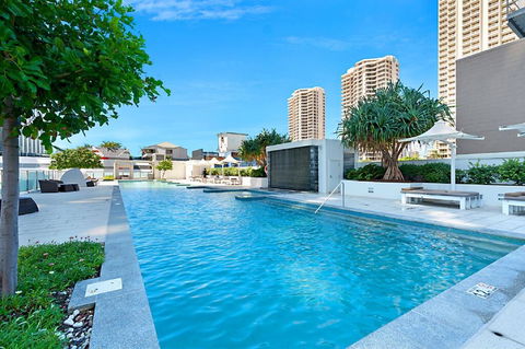 H Resort Orchid Avenue Surfers Paradise- Holidays Gold Coast - Renee 0