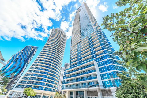 H Resort Orchid Avenue Surfers Paradise- Holidays Gold Coast - Renee 2