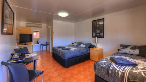 Halls Creek Motel - Internet Find 2