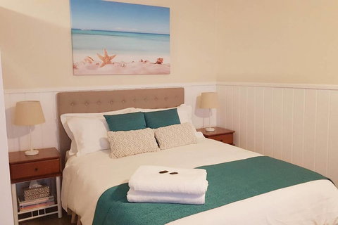 Hawley Beachside Accommodation - Internet Find 1