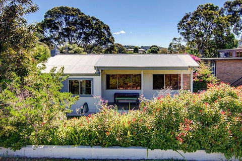 Henny's Of Merimbula - Swimm 0