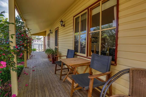 Herrins Lane Cottage - Internet Find 0