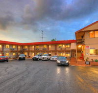 Hi-Way Motel Grafton - Renee