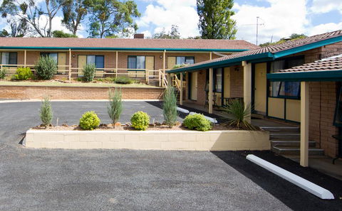 Hideaway Motor Inn - Renee 0