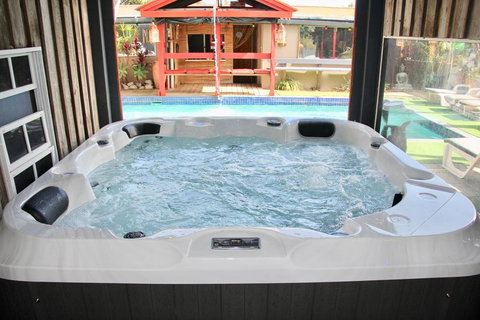 Hideaway Noosa Men Only Beach Resort - Renee 1