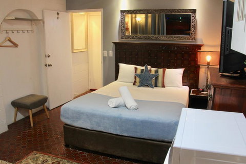 Hideaway Noosa Men Only Beach Resort - Renee 3