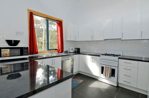 Hill Top Retreat Self Contained Accomodation - Swimm 0