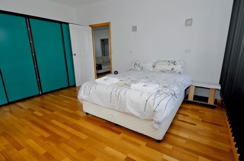 Hill Top Retreat Self Contained Accomodation - Swimm 2