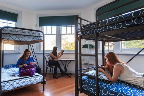 Hobart Central YHA - Renee 3