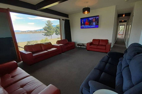 Hobart Waterfront Luxury Retreat - Qld Realsetate 2