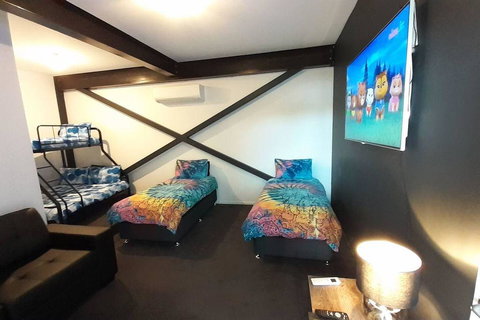 Hobart Waterfront Luxury Retreat - Qld Realsetate 1