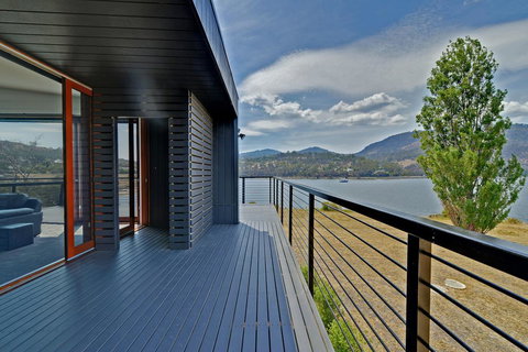 Hobart Waterfront Luxury Retreat - Qld Realsetate 0