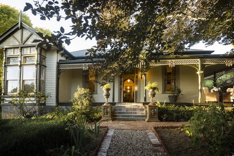 Holyrood House - Swimm 0