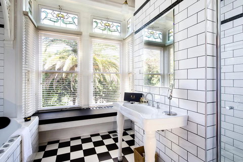 Holyrood House - Swimm 1