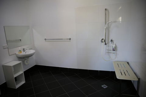 Honeybee - Country Accommodation - Renee 2