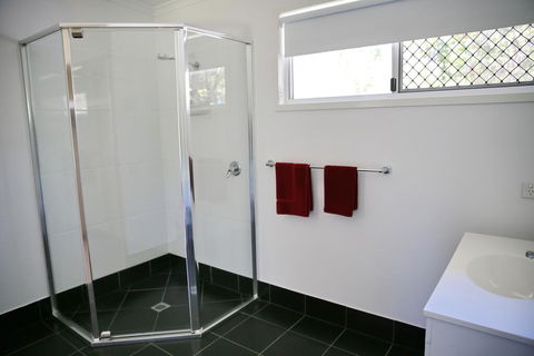 Honeybee - Country Accommodation - Renee 3