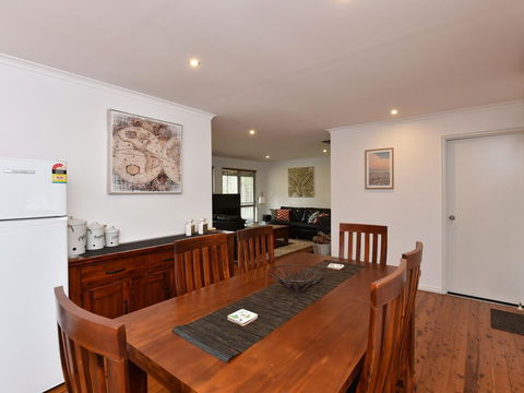 Kangaroo Cottage - Cute Accom In Bushland Setting - Swimm 2