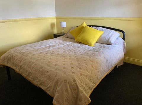 Kellys Top Pub - Renee 2