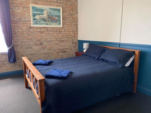 Kellys Top Pub - Renee 0