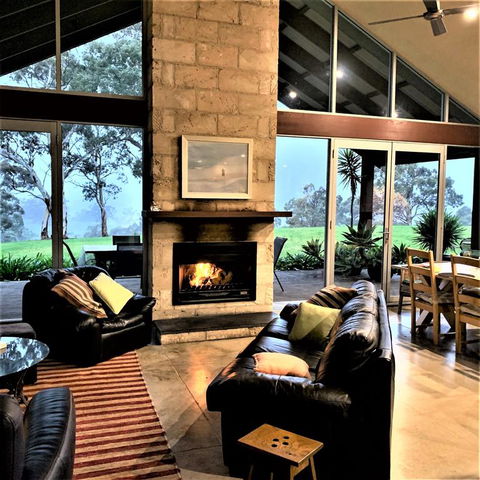 Kenwood Bank Vineyard Retreat - Renee 0