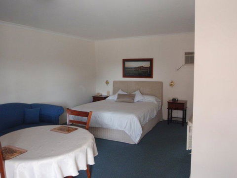 Kinross Inn - Internet Find 0