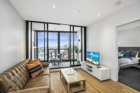 KOZYGURU FORTITUDE VALLEY 2 BED DESIGNER APT + FREE PARKING QFV179-803 - Internet Find 0