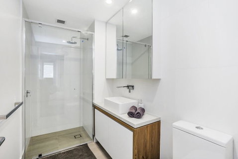 KOZYGURU FORTITUDE VALLEY 2 BED DESIGNER APT + FREE PARKING QFV179-803 - Internet Find 2