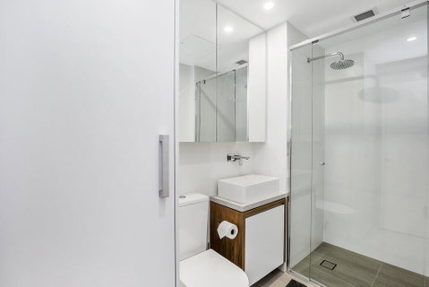 KOZYGURU FORTITUDE VALLEY 2 BED DESIGNER APT + FREE PARKING QFV179-803 - Internet Find 1