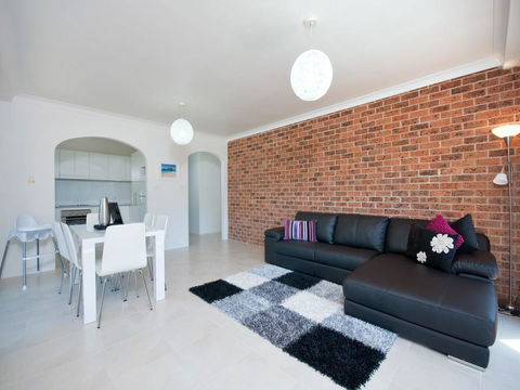 Kurranulla, Unit 1/15 Weatherly Close - Petrol Stations 3