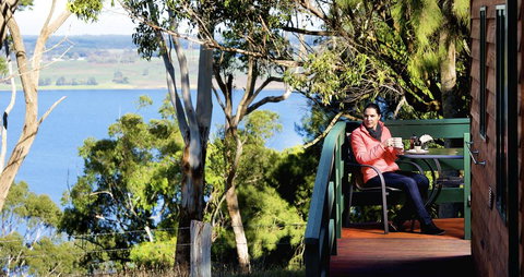 Lakes And Craters Holiday Park - Internet Find 3