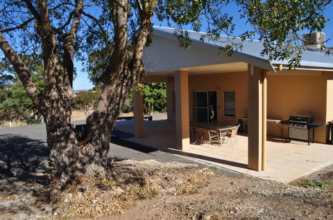 Lambert Estate Retreat - Renee 0