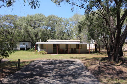 Lazy Days Caravan Park - Renee 0
