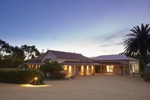 Le Mas Barossa - Petrol Stations 0
