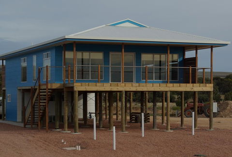 Lincoln View Holiday House - Petrol Stations 0