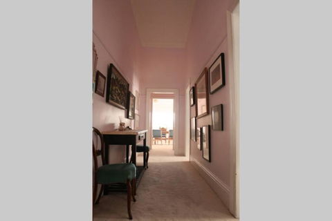 Lucys Artist Cottage - Internet Find 2