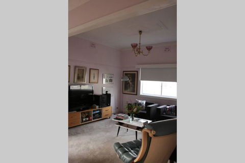 Lucys Artist Cottage - Internet Find 1