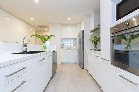 Luxury Four Bedroom Apartment - Internet Find 3