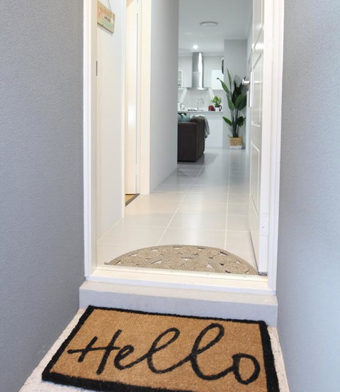 LUXURY HOUSE 10 MIN FROM BEACH WIFI+NETFLIX SLEEP 9 - Renee 3